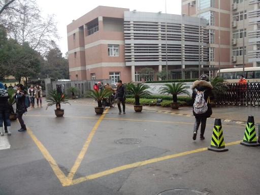 �Ͼ�����Z�WУ�������ƬF(xi��n)��